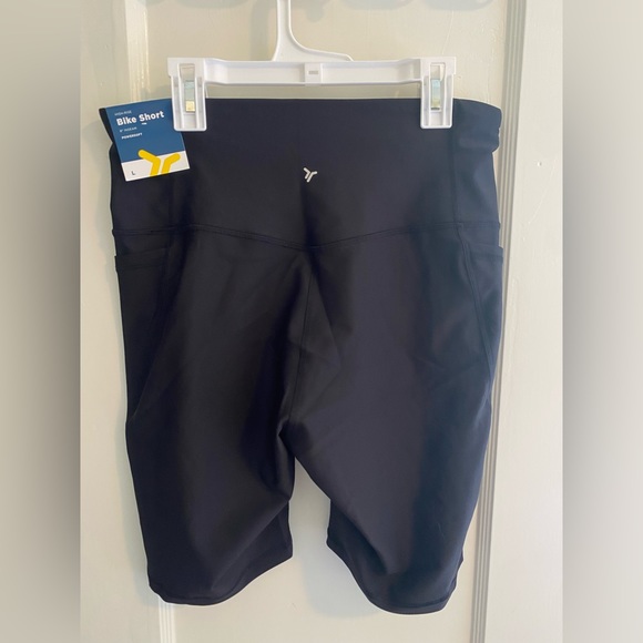 Old Navy Active Powersoft 8” bike short - Picture 1 of 2